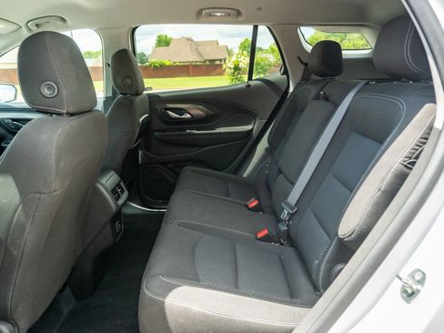 Used 2024 GMC Terrain SLE w/ Driver Convenience Package FWD image 14