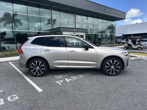 Used 2023 Volvo XC60 B5 Plus AWD/4WD image 6