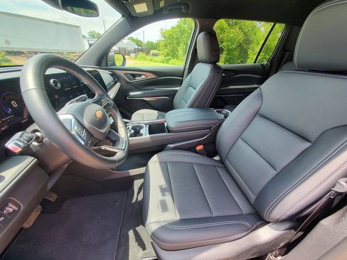 Used 2026 Chevrolet Traverse LT AWD/4WD image 12