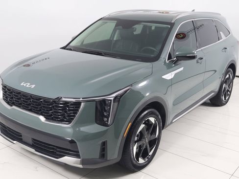 Used 2025 Kia Sorento EX image 23
