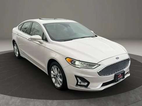 Used 2019 Ford Fusion Energi Titanium FWD image 5
