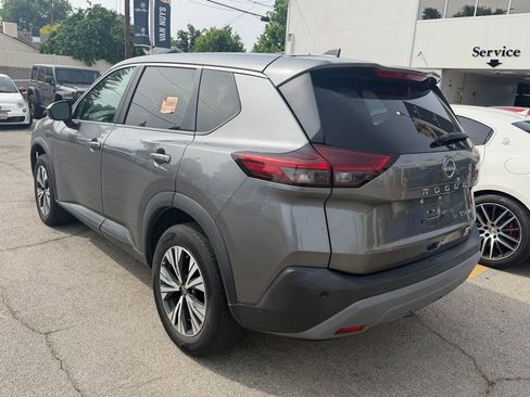 Used 2023 Nissan Rogue SV image 4