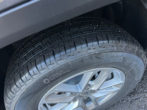 New 2025 Jeep Grand Cherokee L Laredo w/ Luxury Tech Group I image 11