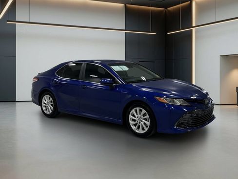 Used 2018 Toyota Camry LE FWD image 8