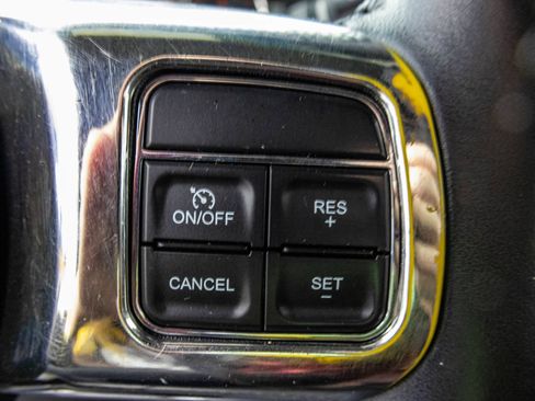 Used 2017 Jeep Wrangler Unlimited Sahara w/ Connectivity Group AWD/4WD image 30
