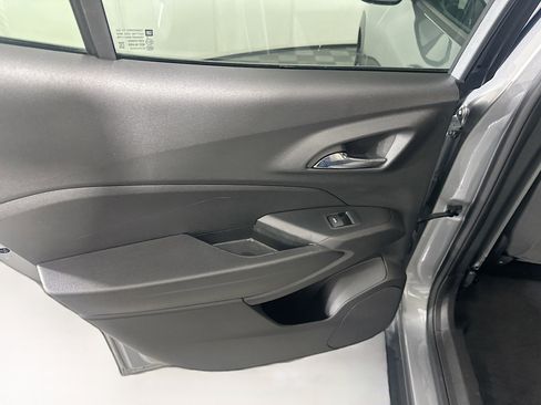 Used 2025 Chevrolet Trax LS image 25