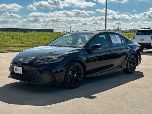 Used 2025 Toyota Camry SE FWD image 7