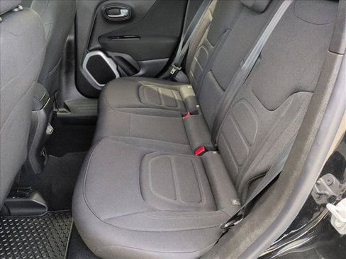 Used 2018 Jeep Renegade Latitude w/ Cold Weather Group AWD/4WD image 24