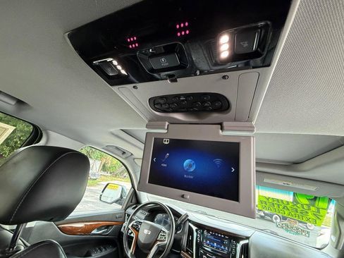 Used 2019 Cadillac Escalade Luxury RWD image 23