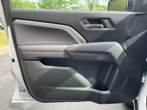 New 2025 Chevrolet Colorado Z71 w/ Technology Package AWD/4WD image 15