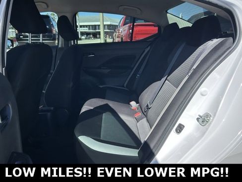 Used 2022 Nissan Versa SV w/ Trunk Package image 15