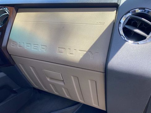 Used 2011 Ford F250 Lariat w/ Lariat Interior Pkg image 30