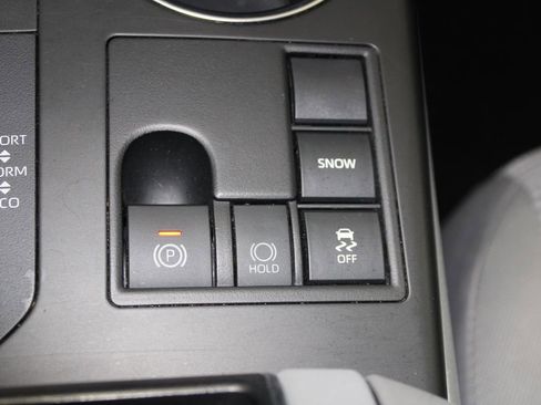 Used 2023 Toyota Highlander LE image 44