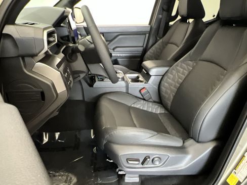 Used 2025 Toyota Tacoma TRD Sport w/ TRD Sport Premium Package AWD/4WD image 12