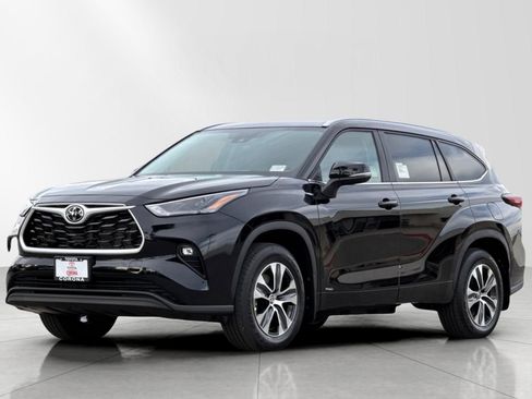 New 2026 Toyota Highlander XLE image 7