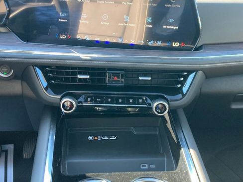New 2026 Chevrolet Tahoe Premier w/ Sun And Tow Package AWD/4WD image 13
