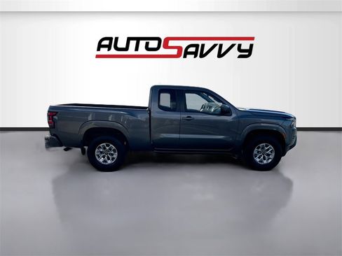 Used 2024 Nissan Frontier SV image 8