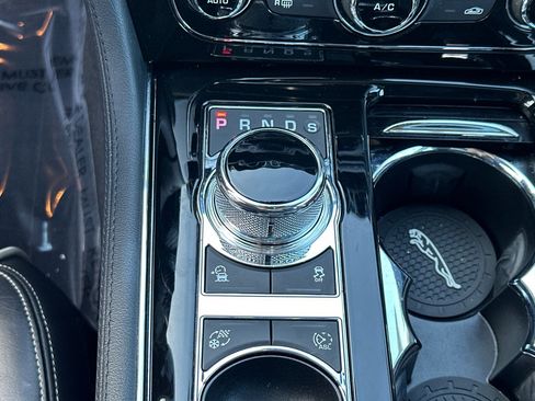 Used 2019 Jaguar XJ R-Sport image 25