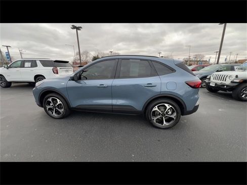 Used 2025 Ford Escape ST-Line Select w/ Class II Trailer Tow Package image 5