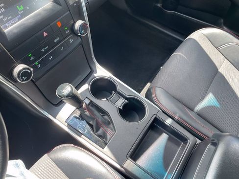 Used 2016 Toyota Camry SE FWD image 21