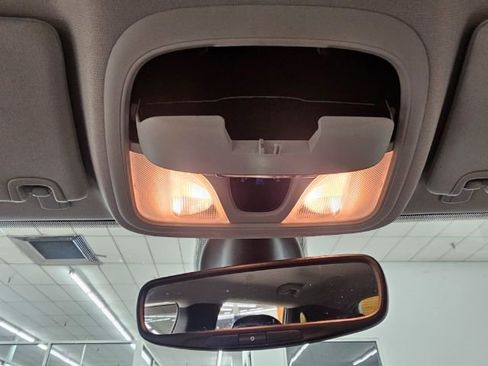 Used 2019 Jeep Cherokee Latitude Plus w/ Comfort/Convenience Group image 28