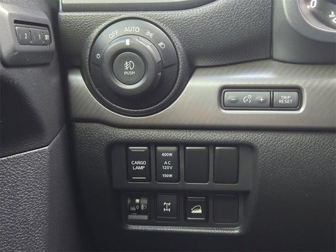 Used 2021 Nissan Titan PRO-4X w/ Pro-4x Convenience Package image 20