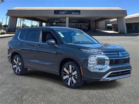 New 2025 Mitsubishi Outlander SE image 4