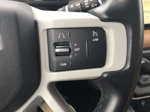 Used 2023 Land Rover Defender 110 S image 29