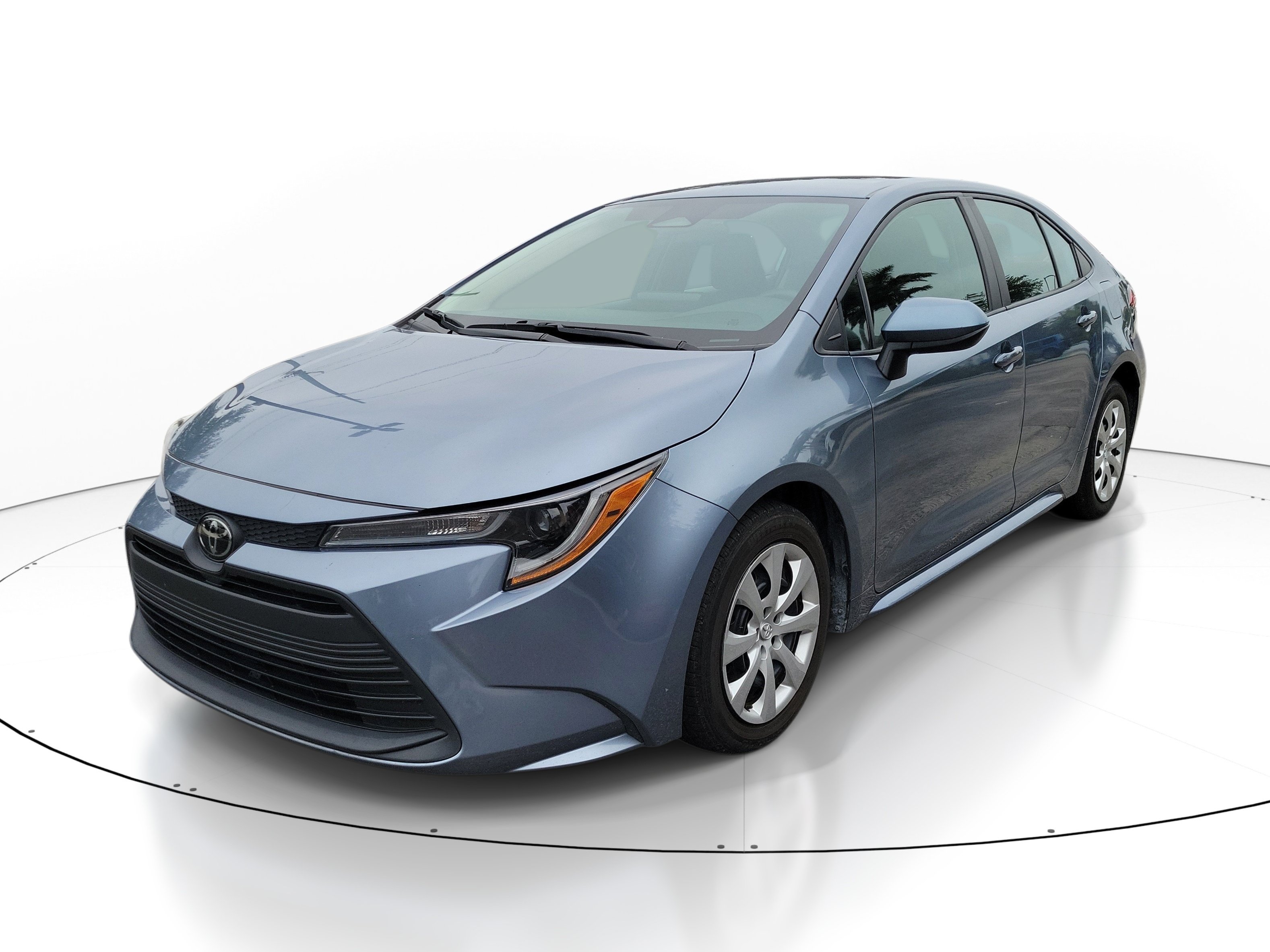 Used 2024 Toyota Corolla LE FWD image 3