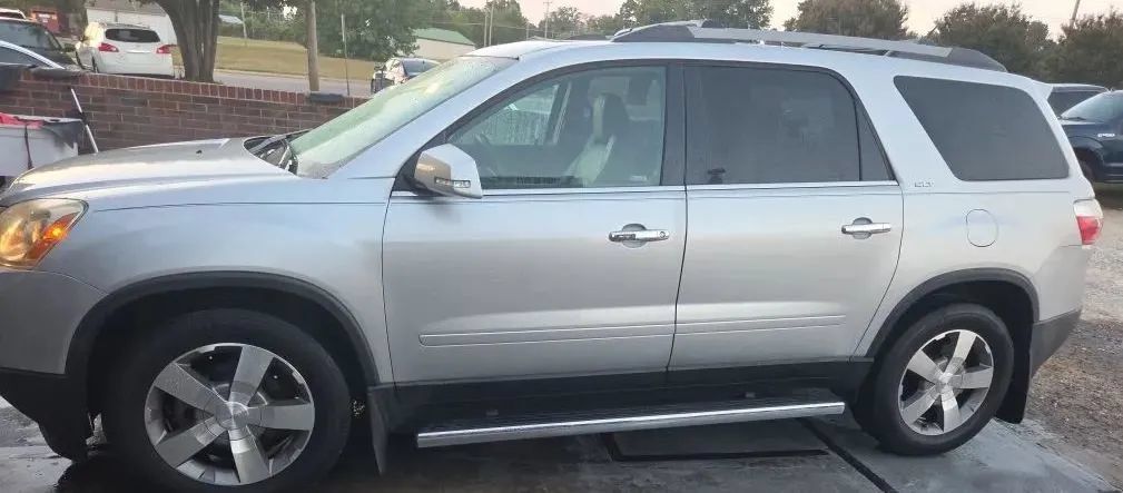 Used 2012 GMC Acadia SLT w/ LPO, 'HIT The Road' Package FWD image 2