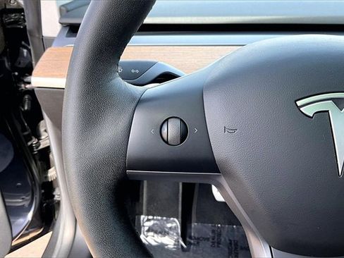 Used 2021 Tesla Model 3 Performance image 20