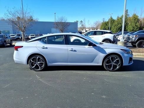 Used 2024 Nissan Altima 2.5 SR image 26