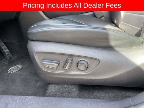 Used 2024 Toyota Highlander XLE AWD/4WD image 23