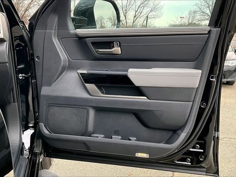 Used 2025 Toyota Tundra Limited image 23