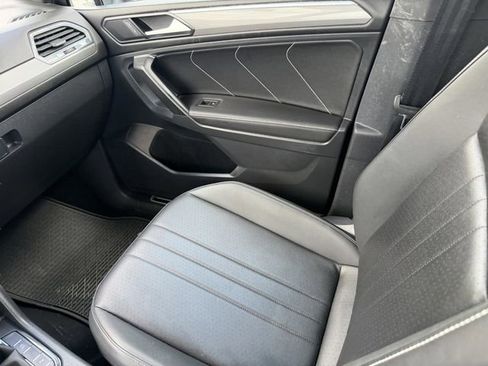 Used 2023 Volkswagen Tiguan SE R-Line FWD image 17