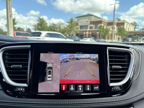 New 2026 Chrysler Pacifica Select image 23