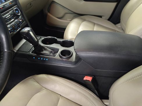 Used 2018 Ford Explorer XLT w/ Equipment Group 202A FWD image 26