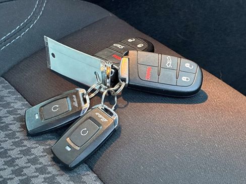 Used 2018 Dodge Challenger SXT w/ Sound Group image 7