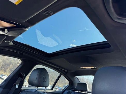 Used 2021 BMW 530i xDrive w/ Premium Package image 16