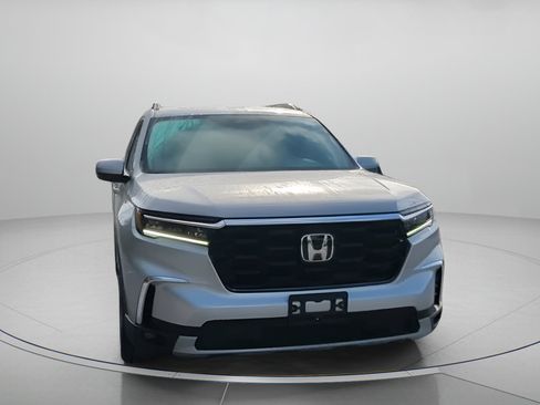 Used 2024 Honda Pilot Touring image 7