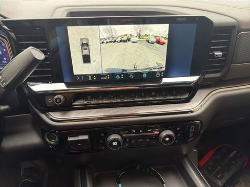 Used 2025 Chevrolet Silverado 2500 ZR2 w/ Technology Package image 11