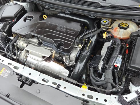 Used 2018 Chevrolet Cruze LS image 18