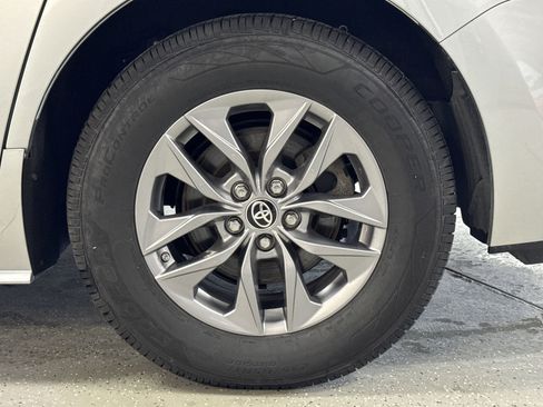 Used 2023 Toyota Sienna XLE image 45