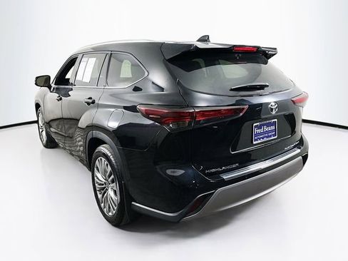 Used 2025 Toyota Highlander Platinum image 34