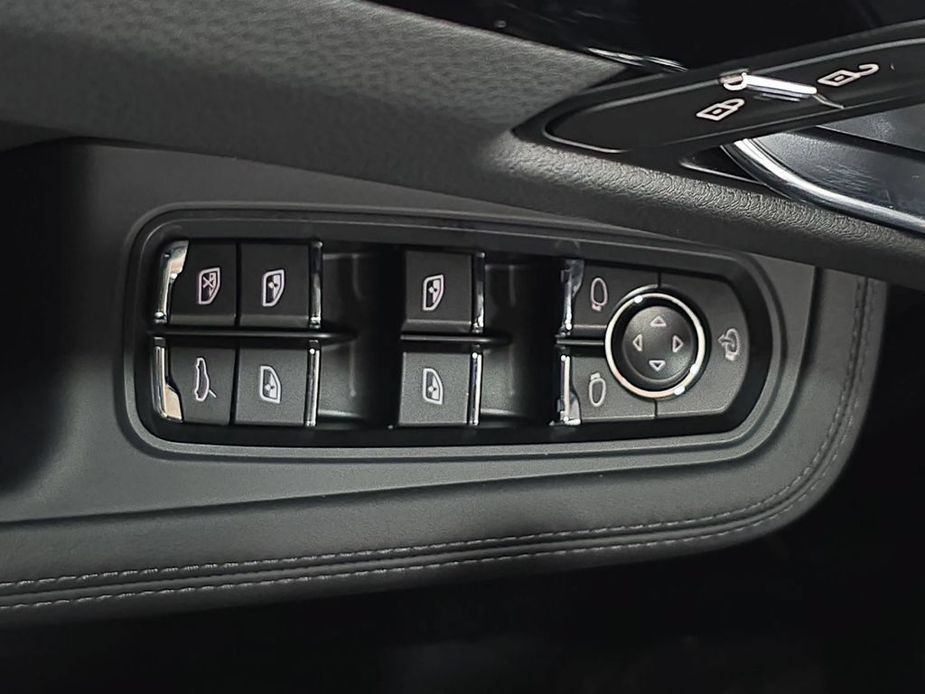 Certified 2026 Porsche Macan S AWD/4WD image 21