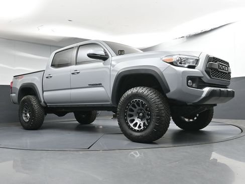 Used 2019 Toyota Tacoma TRD Off-Road AWD/4WD image 26