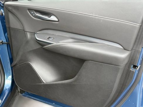 Used 2025 Cadillac XT4 Premium Luxury image 32