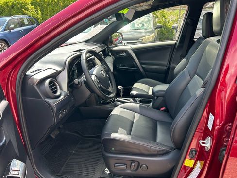 Used 2018 Toyota RAV4 SE w/ Advanced Technology Package AWD/4WD image 18