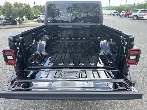 New 2025 Jeep Gladiator Sport image 18