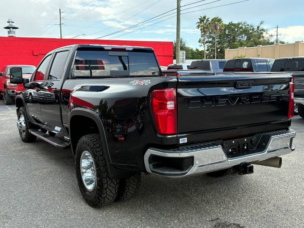 Used 2022 Chevrolet Silverado 3500 LT w/ All Star Edition AWD/4WD image 3